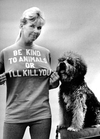 Illustration for article titled Morrissey swipes Doris Day’s “I’ll kill you” T-shirt slogan, gets credit/blame